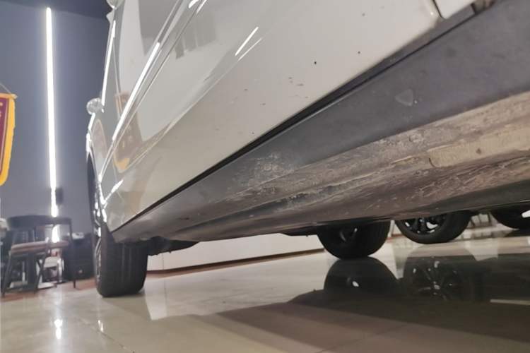 Used Volkswagen T-ROC 2021 280TSI DSG Two-Wheel Drive R-Line Pro Connected Version Right Side Sill