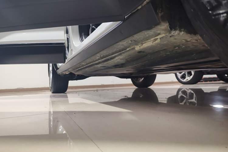 Used Volkswagen T-ROC 2021 280TSI DSG Two-Wheel Drive Elite Connect Edition Right Side Sill