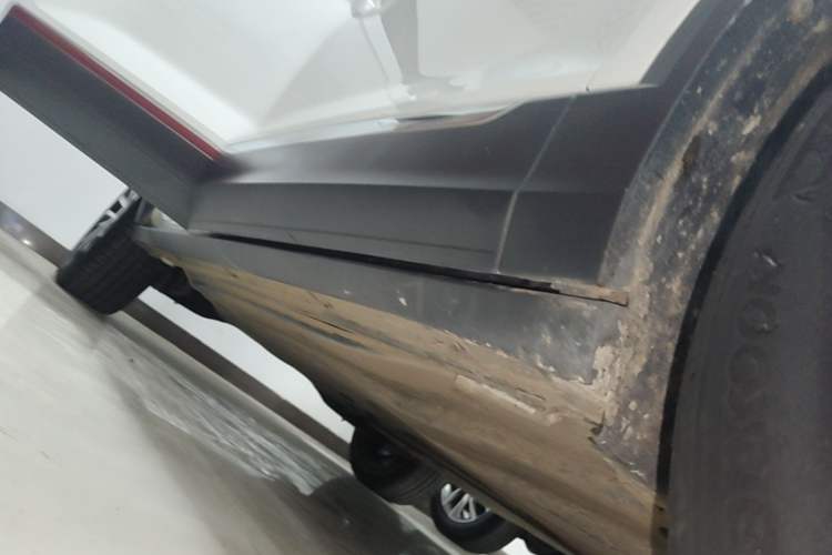 Used Volkswagen T-ROC 2021 280TSI DSG Two-Wheel Drive Comfort Connect Edition Right Side Sill