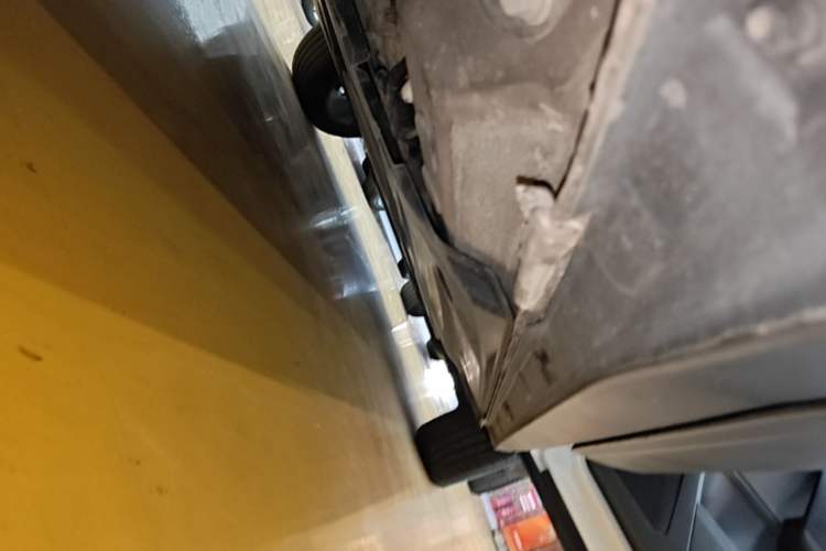 Used Volkswagen T-ROC 2021 280TSI DSG Two-Wheel Drive Comfort Connect Edition Right Side Sill