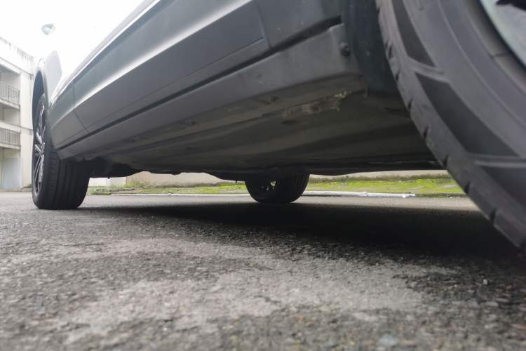 Used Volkswagen T-ROC 2021 Revised Version 280TSI DSG All-Wheel Drive Luxury Connected Edition Right Side Sill