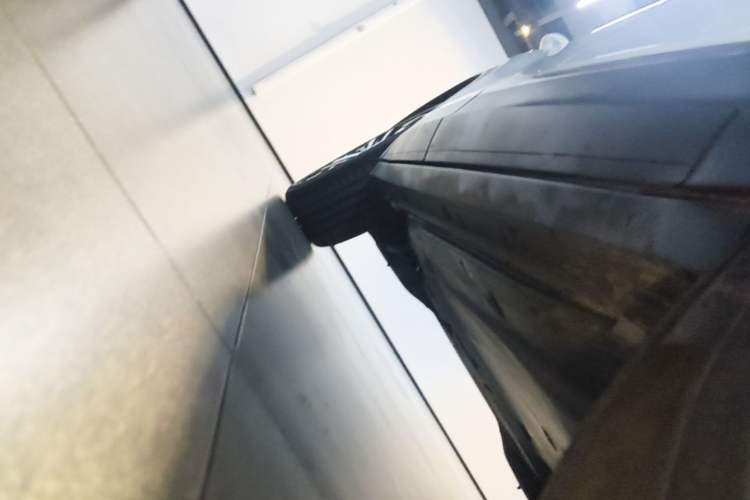 Used Volkswagen T-ROC 2021 280TSI DSG Two-Wheel Drive Comfort Connect Edition Right Side Sill