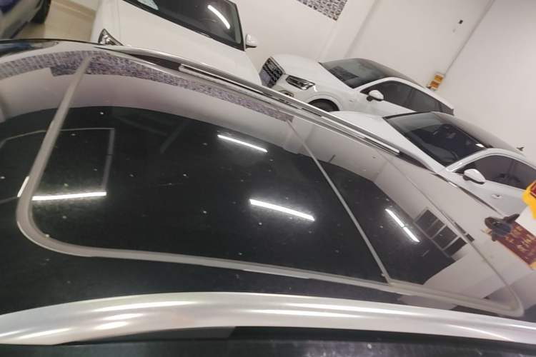Used Volkswagen T-ROC 2021 280TSI DSG Two-Wheel Drive R-Line Pro Connected Version Roof