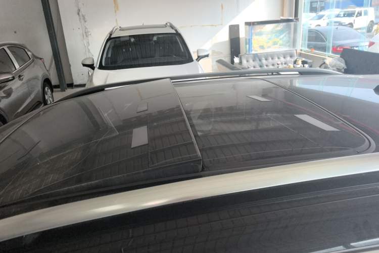 Used Volkswagen T-ROC 2021 280TSI DSG Two-Wheel Drive R-Line Pro Connected Version Roof