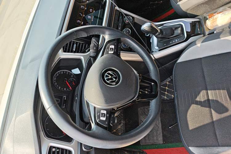 Used Volkswagen T-ROC 2021 280TSI DSG Two-Wheel Drive Elite Connect Edition Steering Wheel