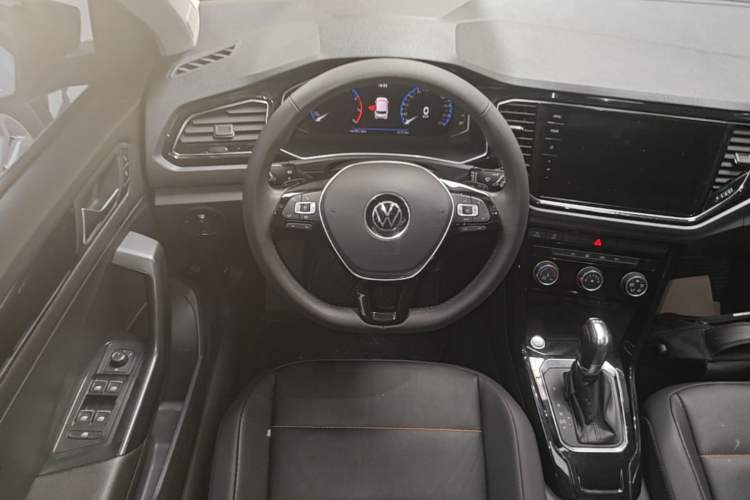 Used Volkswagen T-ROC 2021 280TSI DSG Two-Wheel Drive Comfort Connect 30th Anniversary Edition Steering Wheel