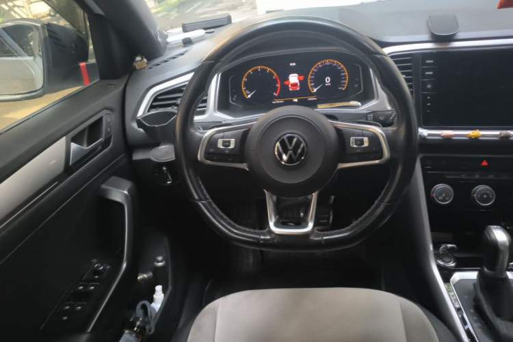 Used Volkswagen T-ROC 2021 Revised Version 280TSI DSG Two-Wheel Drive R-Line Pro Connected Car Edition Steering Wheel