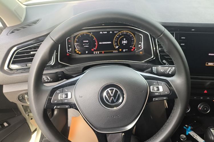 Used Volkswagen T-ROC 2021 280TSI DSG Two-Wheel Drive Comfort Connect Edition Steering Wheel