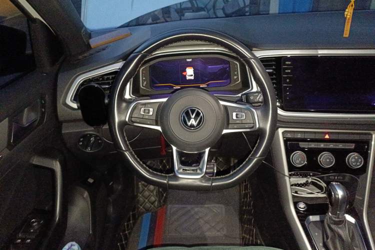 Used Volkswagen T-ROC 2021 280TSI DSG Two-Wheel Drive R-Line Pro Connected Version Steering Wheel