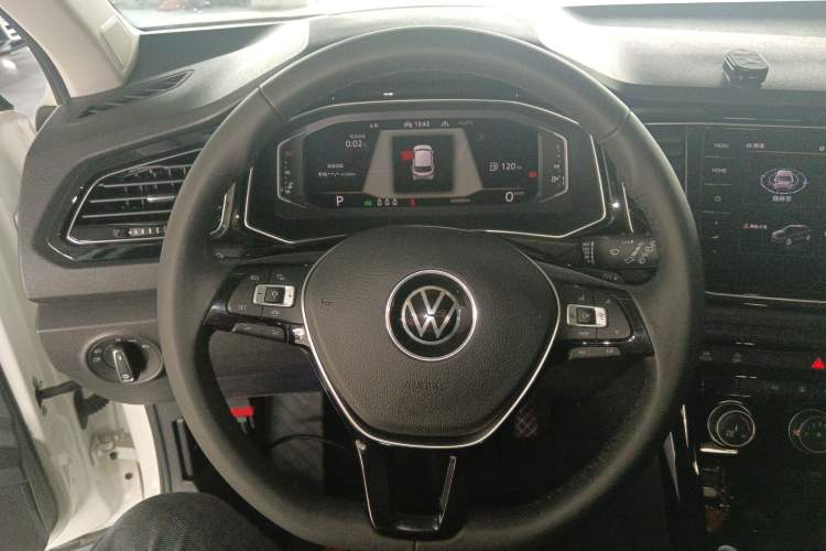 Used Volkswagen T-ROC 2021 280TSI DSG Two-Wheel Drive Comfort Connect Edition Steering Wheel