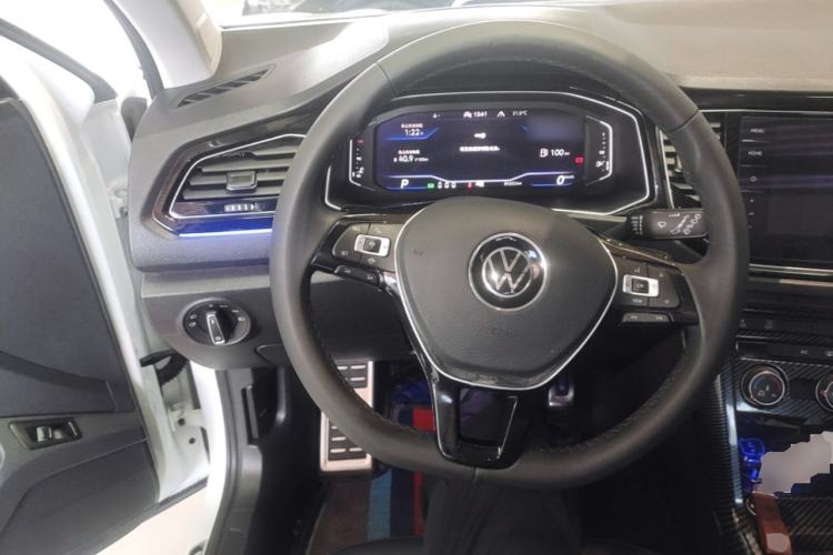 Used Volkswagen T-ROC 2021 280TSI DSG Two-Wheel Drive Comfort Connect 30th Anniversary Edition Steering Wheel