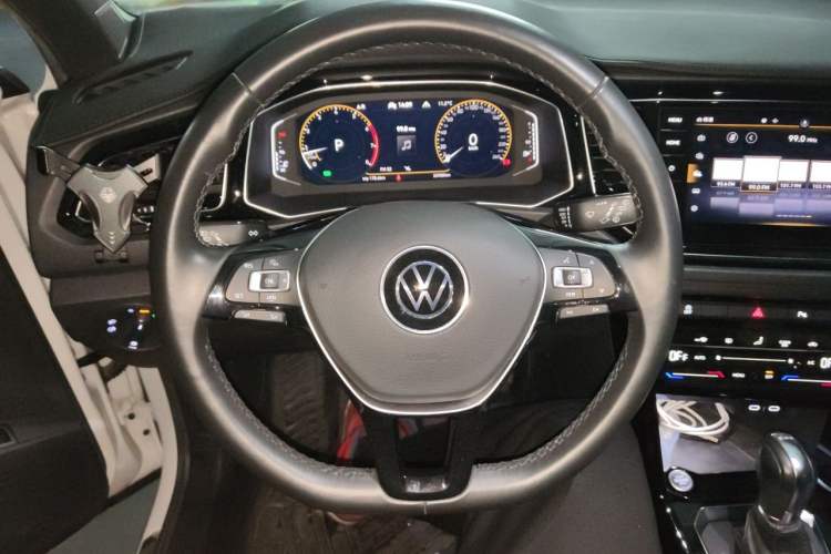 Used Volkswagen T-ROC 2021 280TSI DSG Two-Wheel Drive Luxury Smart Connectivity Version Steering Wheel