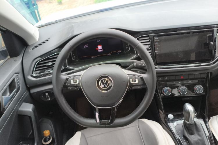 Used Volkswagen T-ROC 2021 280TSI DSG Two-Wheel Drive Comfort Connect 30th Anniversary Edition Steering Wheel