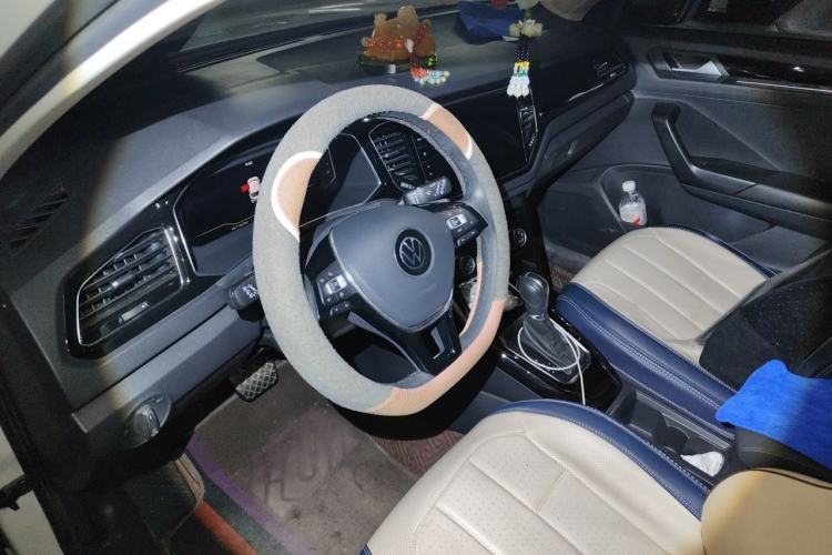 Used Volkswagen T-ROC 2021 280TSI DSG Two-Wheel Drive Comfort Connect 30th Anniversary Edition Steering Wheel