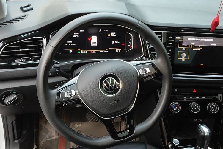 Used Volkswagen T-ROC 2021 280TSI DSG Two-Wheel Drive Comfort Connect 30th Anniversary Edition Steering Wheel