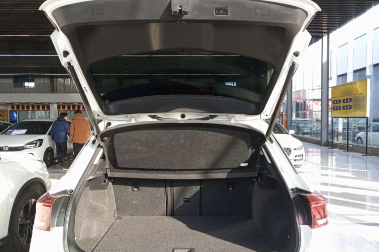 Used Volkswagen T-ROC 2021 280TSI DSG Two-Wheel Drive Comfort Connect Edition Trunk