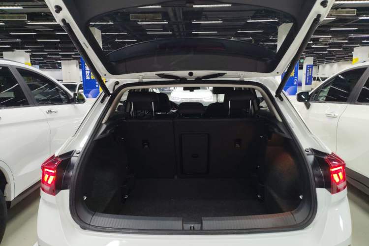 Used Volkswagen T-ROC 2021 280TSI DSG Two-Wheel Drive Comfort Connect Edition Trunk