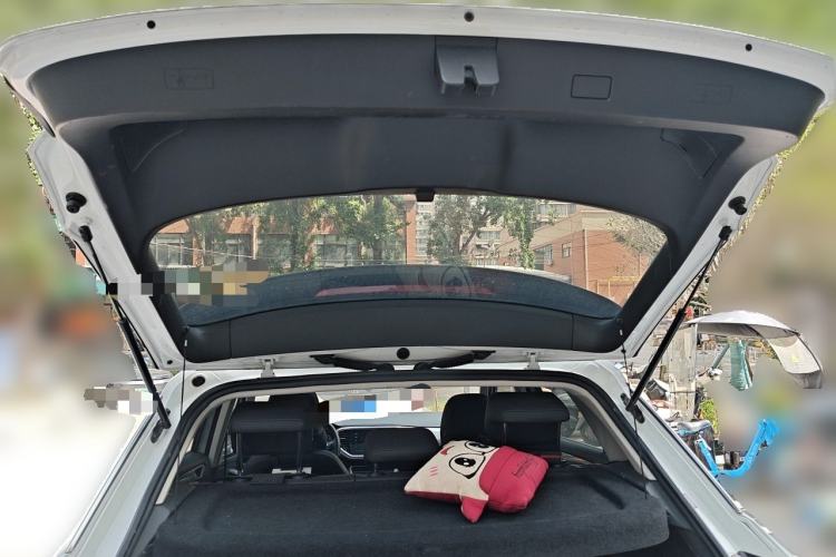 Used Volkswagen T-ROC 2021 280TSI DSG Two-Wheel Drive Elite Connect Edition Trunk
