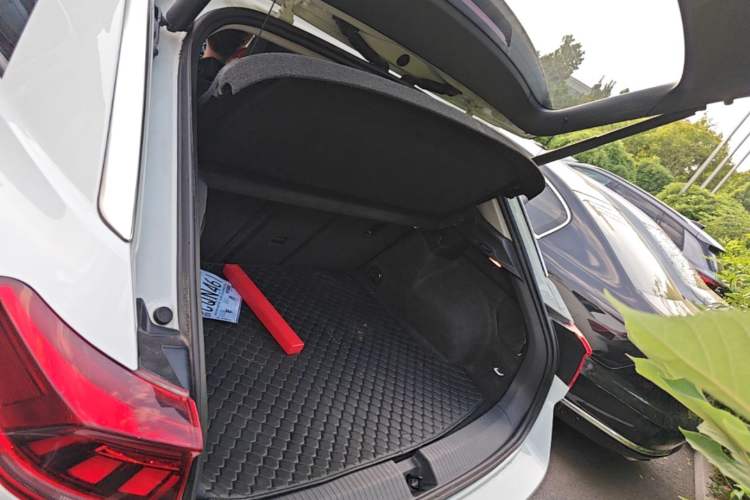 Used Volkswagen T-ROC 2021 280TSI DSG Two-Wheel Drive Comfort Connect Edition Trunk