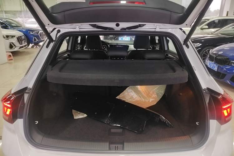 Used Volkswagen T-ROC 2021 Revised Version 280TSI DSG Two-Wheel Drive R-Line Pro Connected Car Edition Trunk