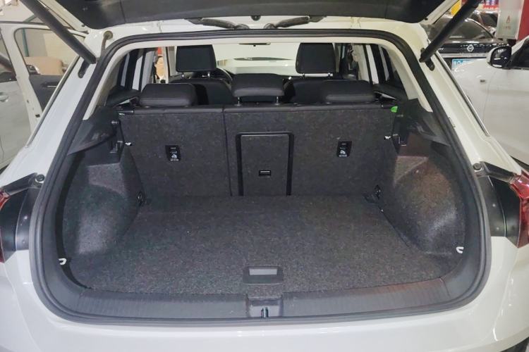 Used Volkswagen T-ROC 2021 280TSI DSG Two-Wheel Drive Comfort Connect Edition Trunk