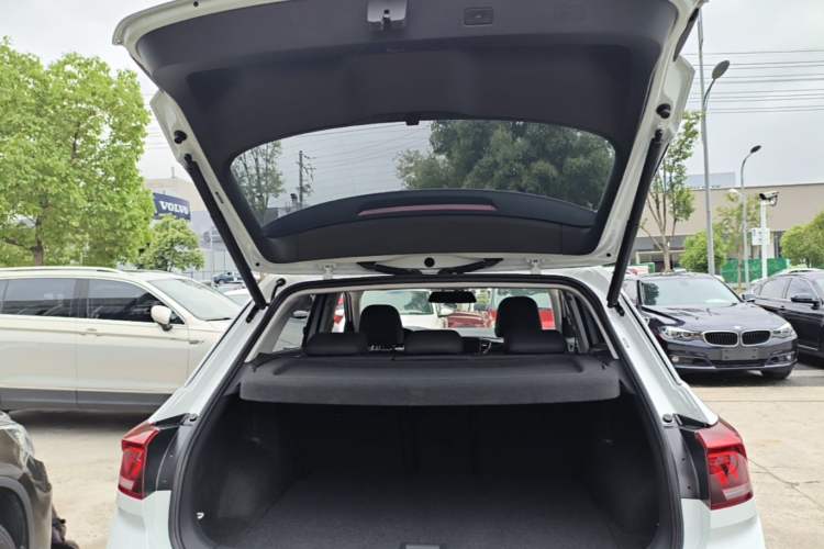 Used Volkswagen T-ROC 2021 280TSI DSG Two-Wheel Drive Comfort Connect Edition Trunk