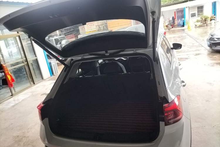 Used Volkswagen T-ROC 2021 280TSI DSG Two-Wheel Drive Comfort Connect Edition Trunk