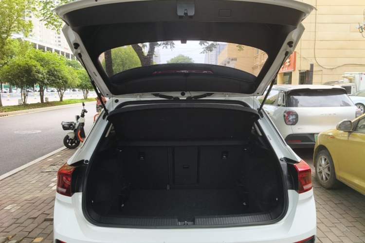 Used Volkswagen T-ROC 2021 280TSI DSG Two-Wheel Drive Elite Connect Edition Trunk