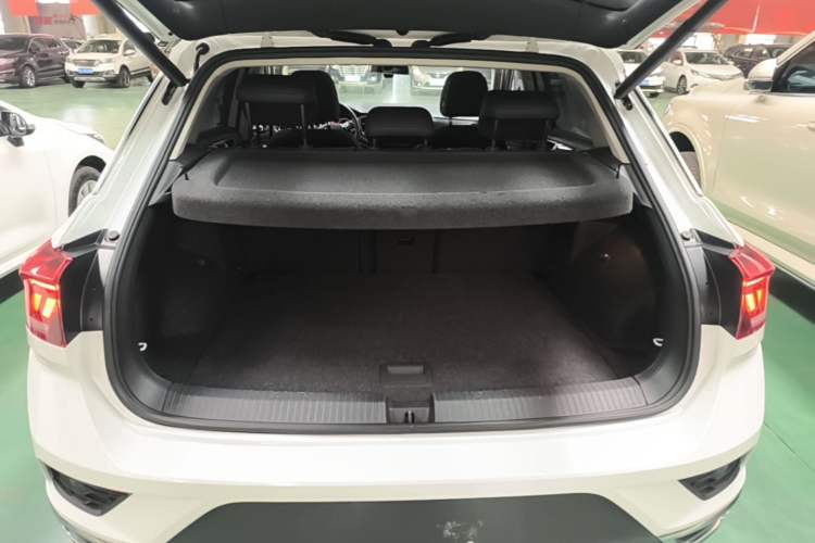 Used Volkswagen T-ROC 2021 280TSI DSG Two-Wheel Drive Comfort Connect Edition Trunk