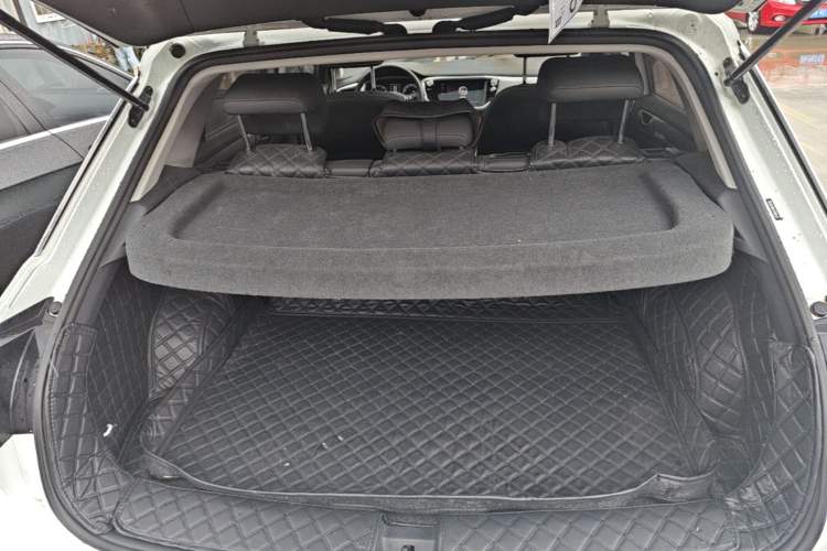 Used Volkswagen T-ROC 2021 280TSI DSG Two-Wheel Drive Elite Connect Edition Trunk