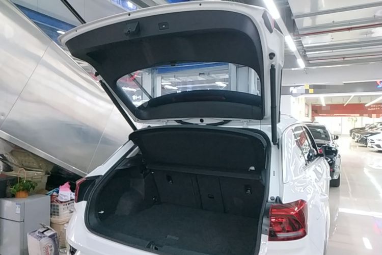 Used Volkswagen T-ROC 2021 280TSI DSG Two-Wheel Drive Comfort Connect Edition Trunk