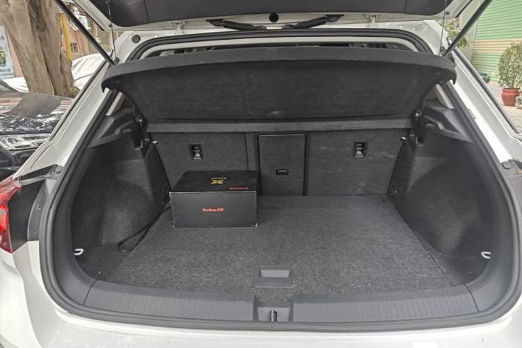 Used Volkswagen T-ROC 2021 280TSI DSG Two-Wheel Drive Elite Connect Edition Trunk