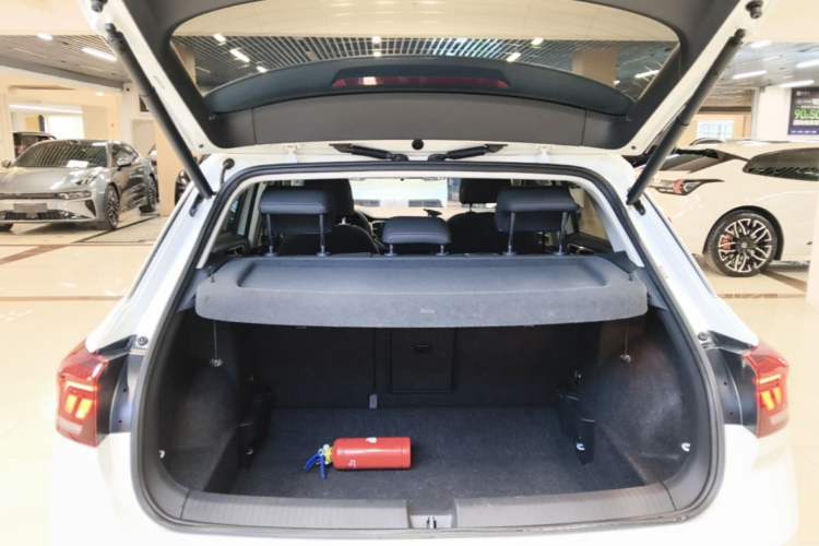 Used Volkswagen T-ROC 2021 280TSI DSG Two-Wheel Drive Comfort Connect Edition Trunk