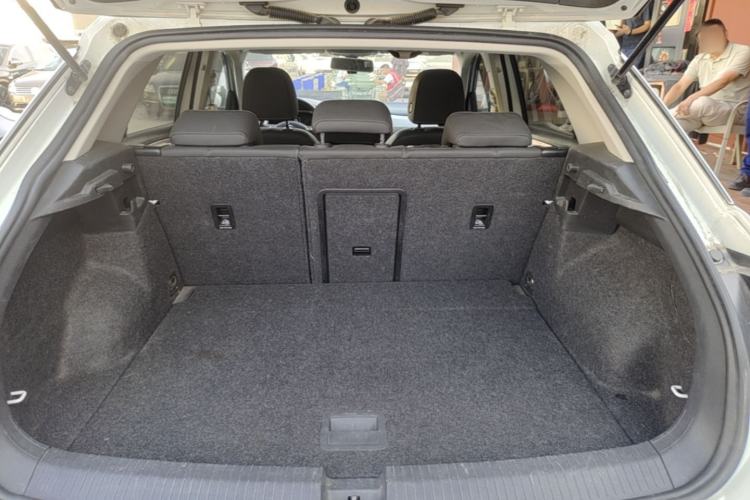 Used Volkswagen T-ROC 2021 280TSI DSG Two-Wheel Drive Elite Connect Edition Trunk