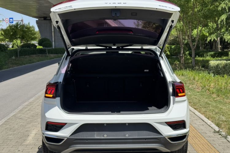 Used Volkswagen T-ROC 2021 280TSI DSG Two-Wheel Drive Comfort Connect 30th Anniversary Edition Trunk