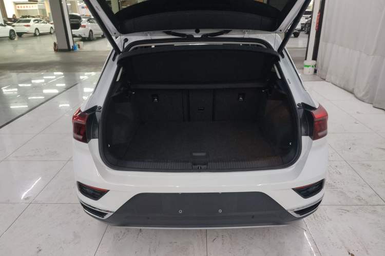Used Volkswagen T-ROC 2021 280TSI DSG Two-Wheel Drive Comfort Connect Edition Trunk
