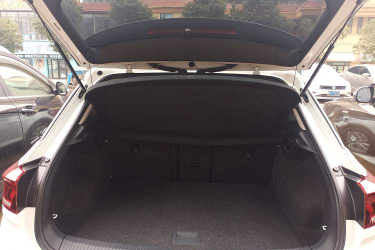 Used Volkswagen T-ROC 2021 Revised Version 280TSI DSG Two-Wheel Drive Elite Connect Edition Trunk