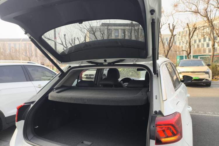 Used Volkswagen T-ROC 2021 280TSI DSG Two-Wheel Drive Comfort Connect Edition Trunk