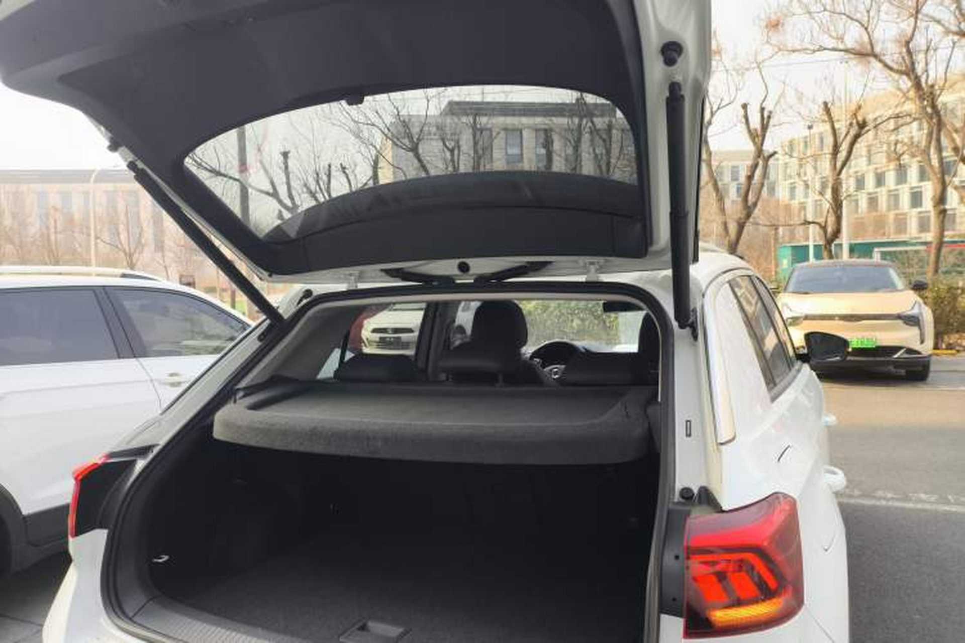 Used Volkswagen T-ROC 2021 280TSI DSG Two-Wheel Drive Comfort Connect Edition Trunk