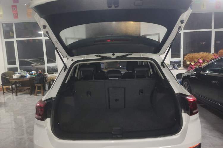 Used Volkswagen T-ROC 2021 280TSI DSG Two-Wheel Drive Elite Connect Edition Trunk