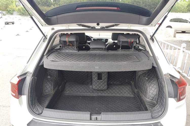 Used Volkswagen T-ROC 2021 280TSI DSG Two-Wheel Drive Elite Connect Edition Trunk