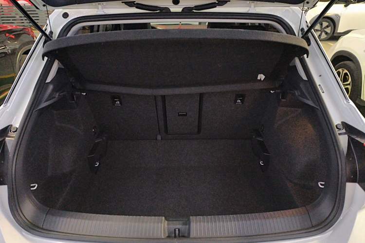 Used Volkswagen T-ROC 2021 280TSI DSG Two-Wheel Drive Elite Connect Edition Trunk