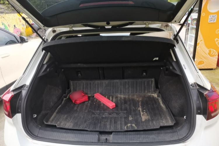 Used Volkswagen T-ROC 2021 280TSI DSG Two-Wheel Drive Elite Connect Edition Trunk