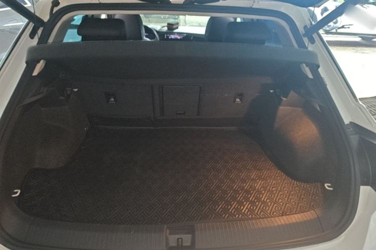 Used Volkswagen T-ROC 2021 280TSI DSG Two-Wheel Drive Comfort Connect Edition Trunk