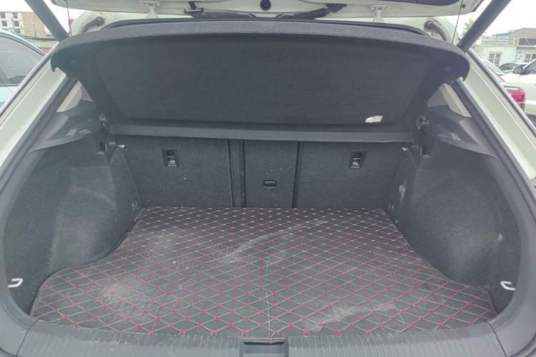 Used Volkswagen T-ROC 2021 280TSI DSG Two-Wheel Drive Elite Connect Edition Trunk