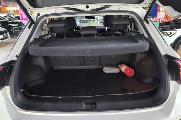 Used Volkswagen T-ROC 2021 280TSI DSG Two-Wheel Drive Comfort Connect Edition Trunk