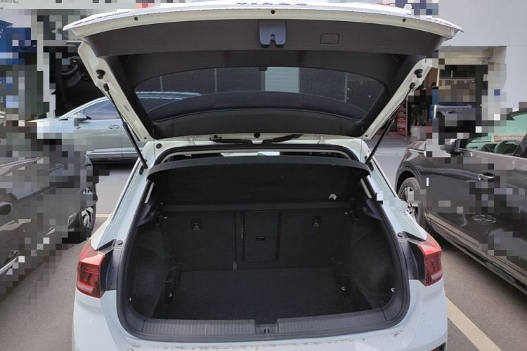 Used Volkswagen T-ROC 2021 280TSI DSG Two-Wheel Drive Elite Connect Edition Trunk