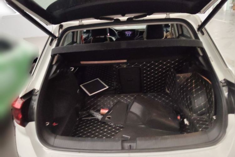 Used Volkswagen T-ROC 2021 280TSI DSG Two-Wheel Drive Comfort Connect Edition Trunk