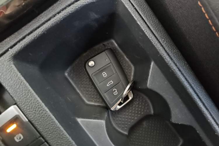 Used Volkswagen T-ROC 2021 280TSI DSG Two-Wheel Drive Comfort Connect 30th Anniversary Edition Vehicle Key