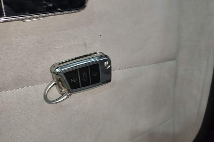 Used Volkswagen T-ROC 2021 280TSI DSG Two-Wheel Drive R-Line Pro Connected Version Vehicle Key